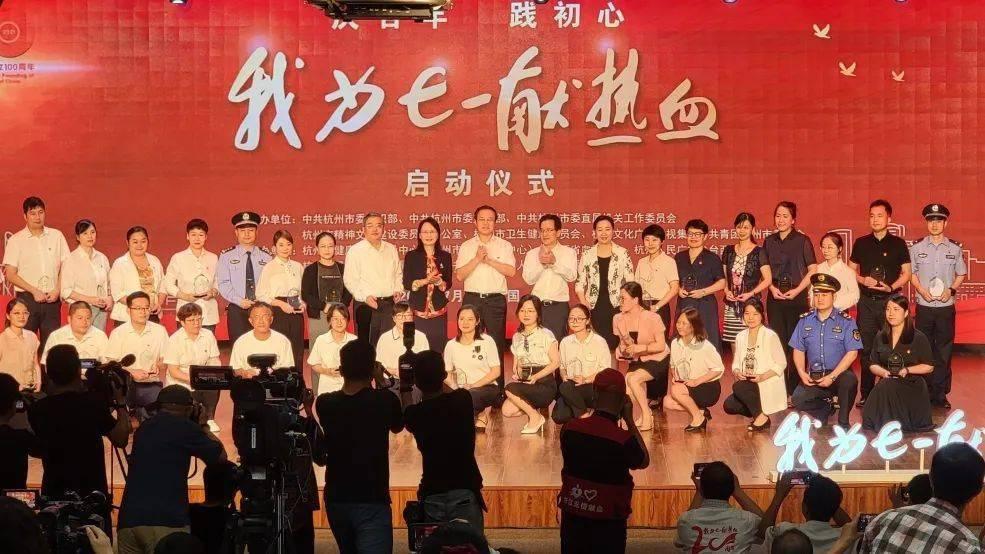 茂密丛林逃生